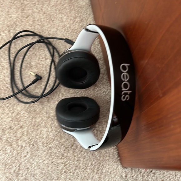 headphones with plugins to computer black, like new with carrying case - Picture 2 of 2